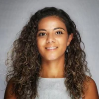 Headshot of Isabel