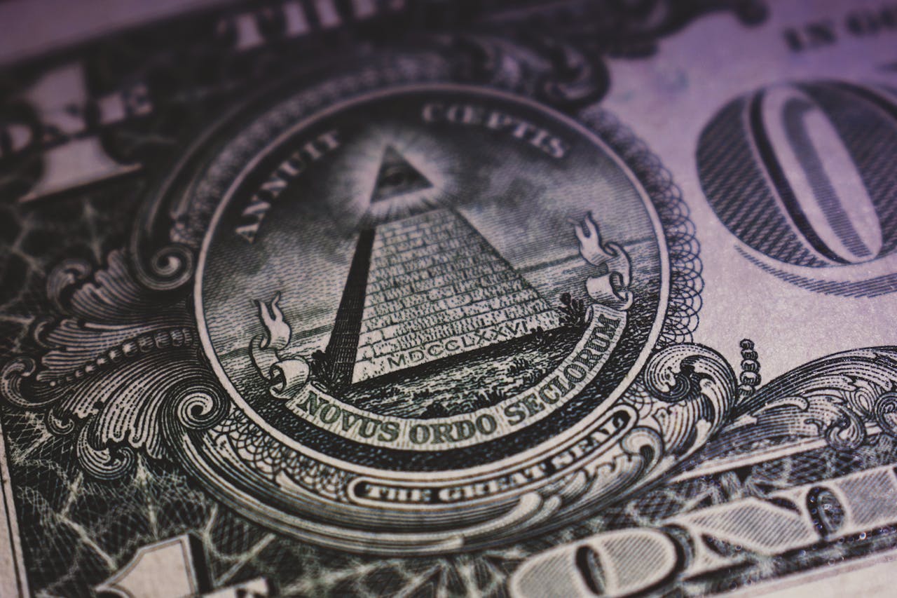 Pyramid and eye symbol on a US dollar bill.
