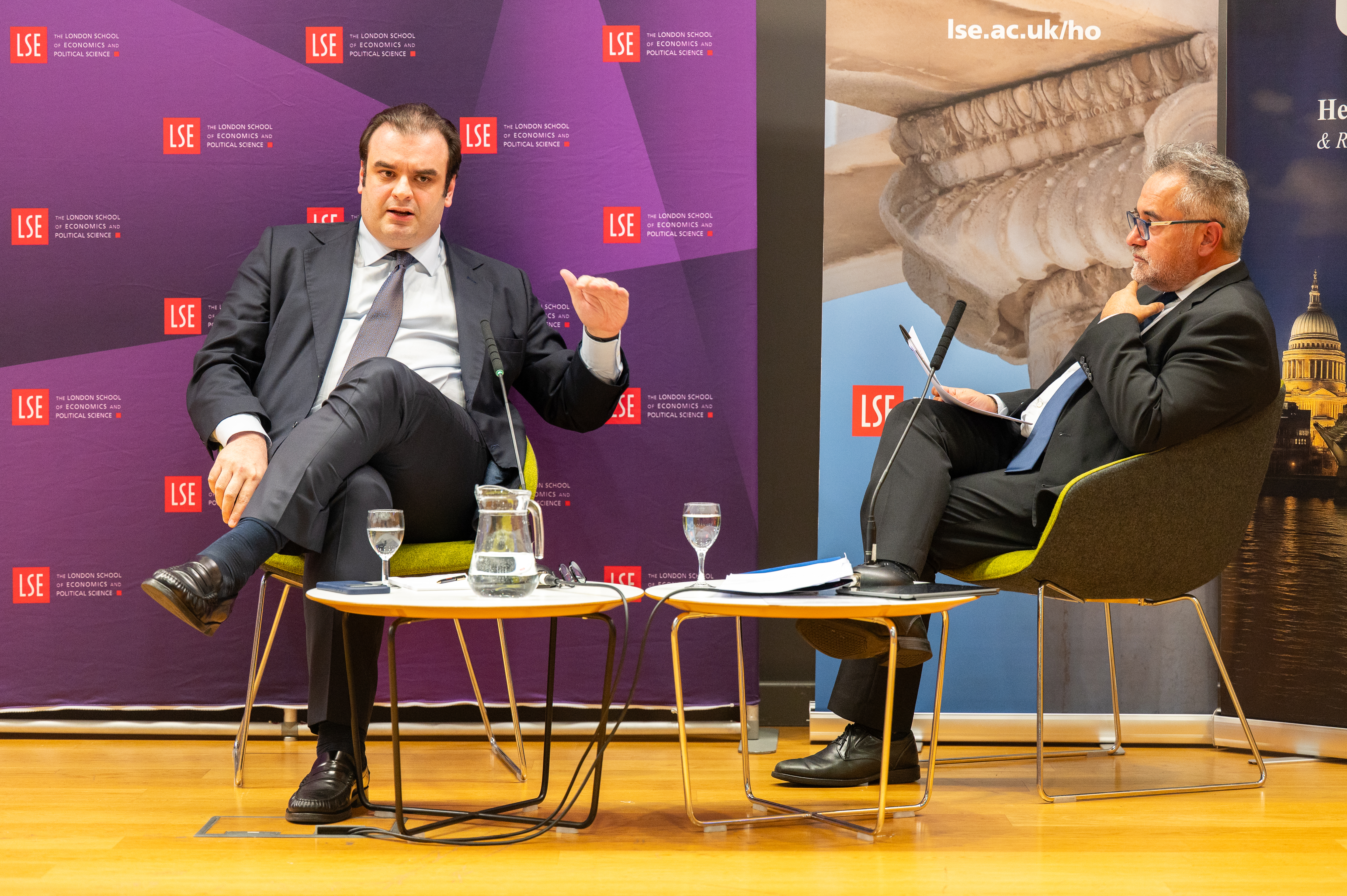 Kyriakos Pierrakakis and Vassilis Monastiriotis are sat in discussion at the event. 