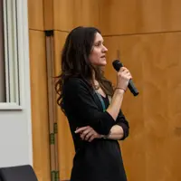 Dr Laura M. Giurge