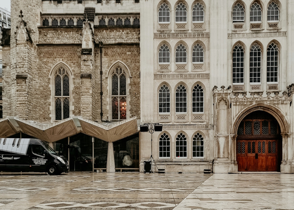 The entrance to the Guildhall in London