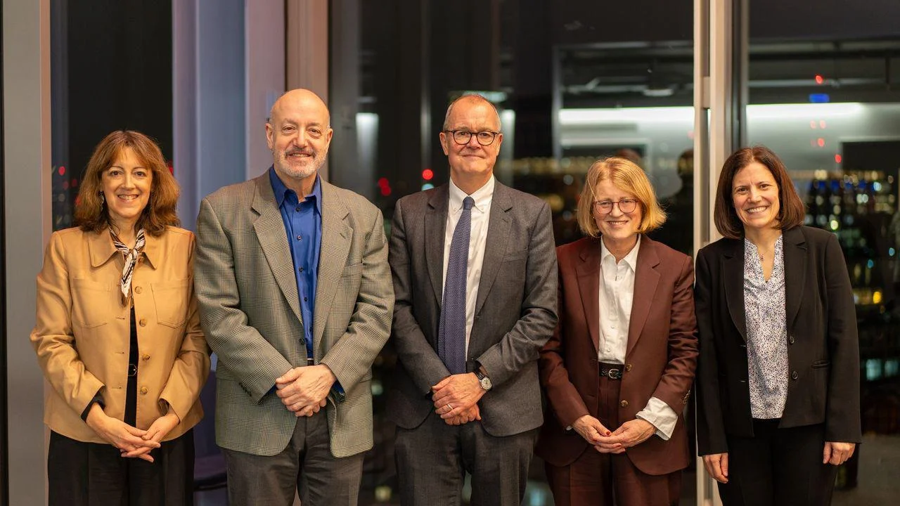 Lord Patrick Vallance with LSE senior leadership and Professors Helen Margetts and Cosmina Dorobantu from LSE's Data Science Institute.