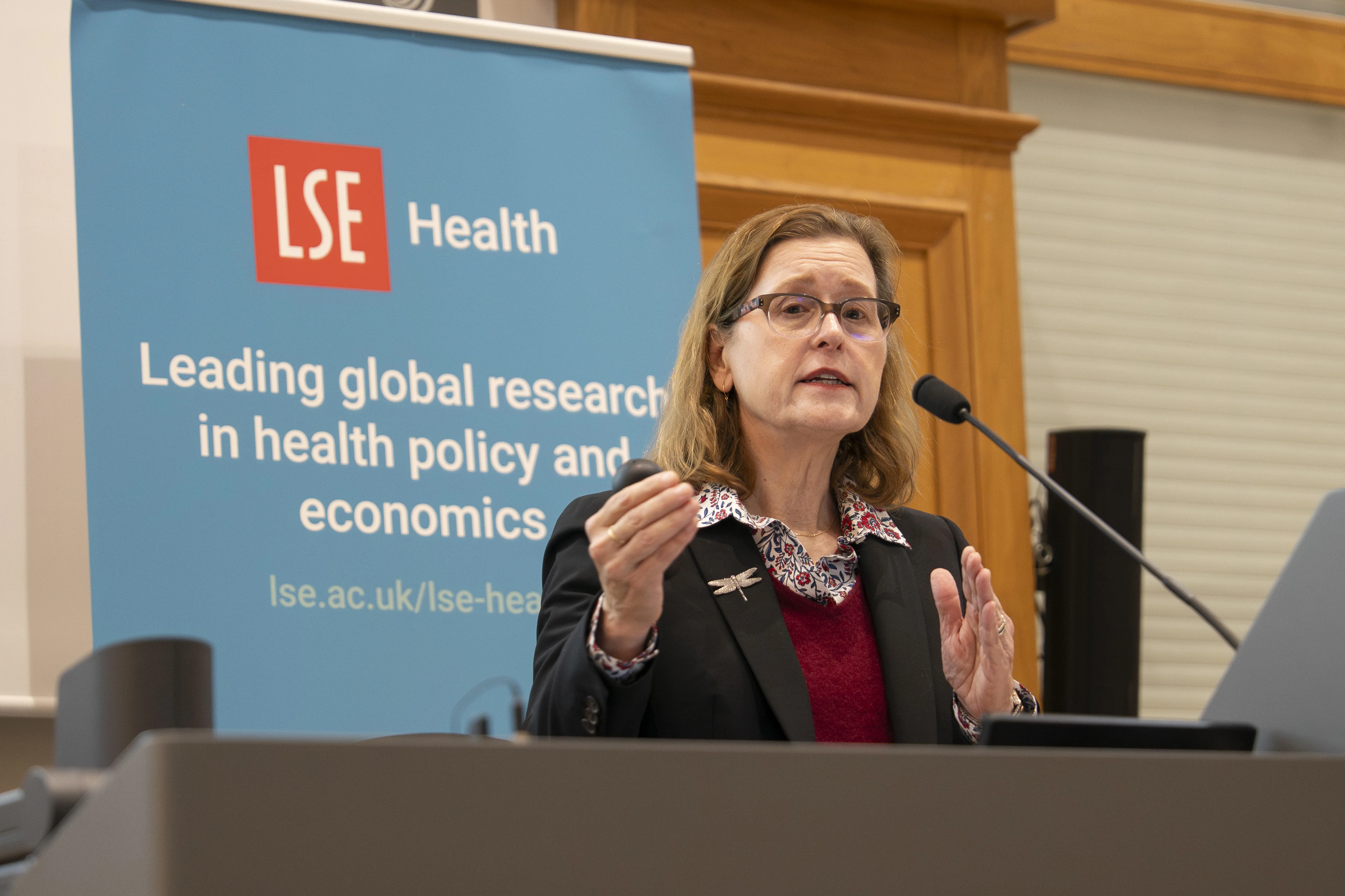 Professor Janet Currie (Yale University) delivering a lecture on youth mental health at LSE on 13 October 2025