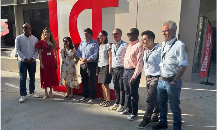 Nine members of the LSE Global Alumni Board in front of LSE red letters