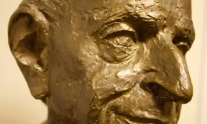 Karl Popper's bronze portrait inside LSE's Lakatos Building