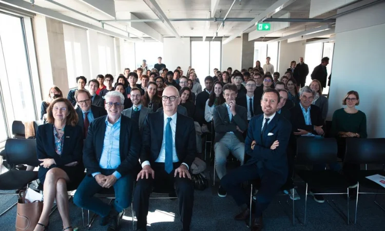 Roland Lescure sitting surrounded by LSE faculty and students