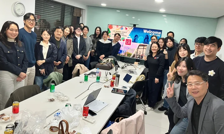 Alumni gather around a table during a knowledge exchange for Welcome to the City in Seoul