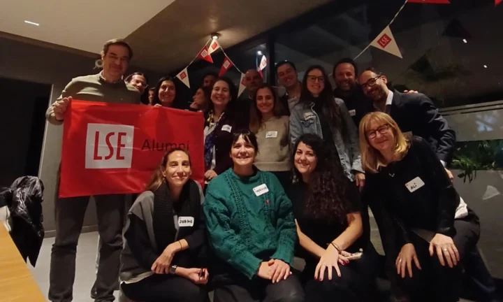 Alumni take a group photo during Welcome to the City Buenos Aires.