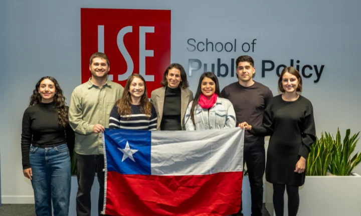 The six Luksic scholars holding the Chilean flag with Isabella Luksic