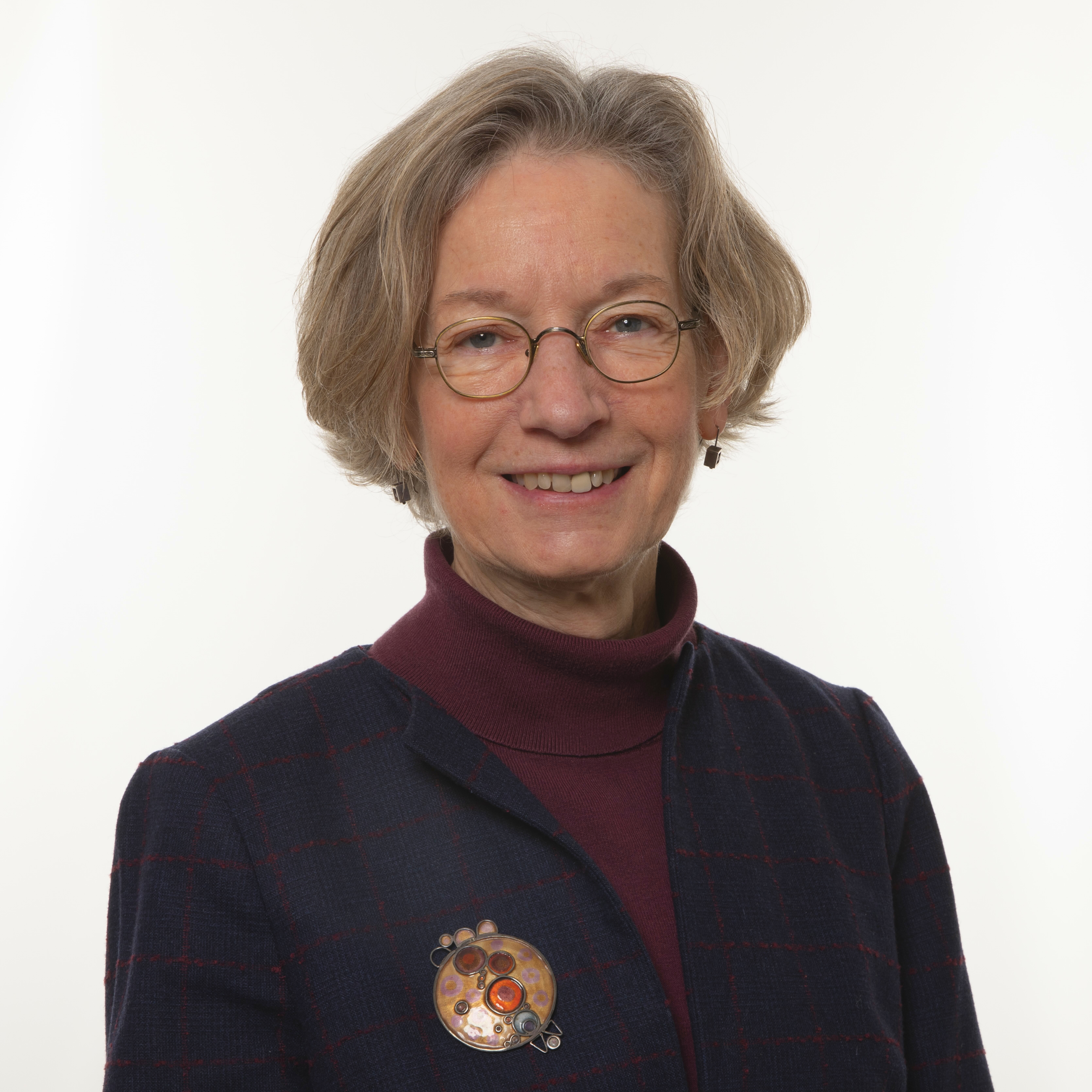 Dr Catherine L Mann portrait photo
