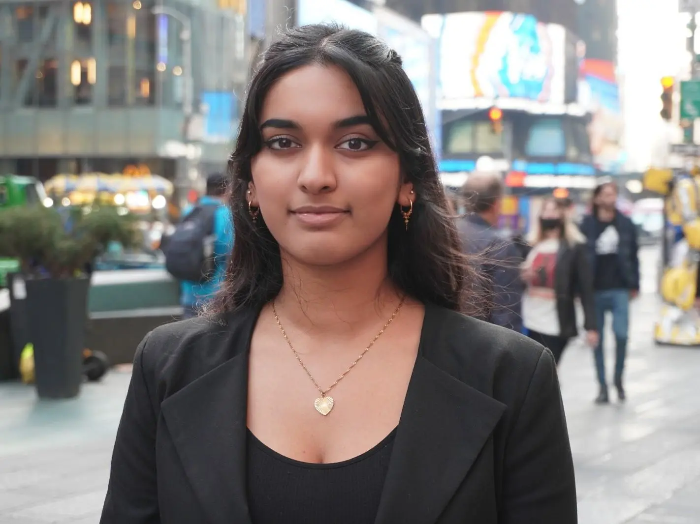 Akhila 747 x 560