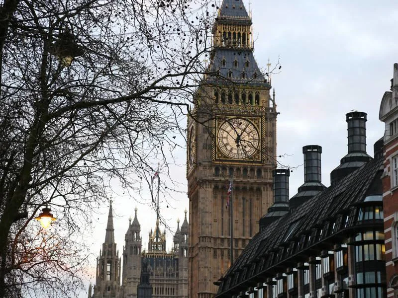 Big_Ben_5642_800x600_4-3_sRGBe