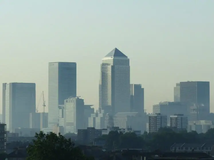 Canary_Wharf_sunrise 747 x 560