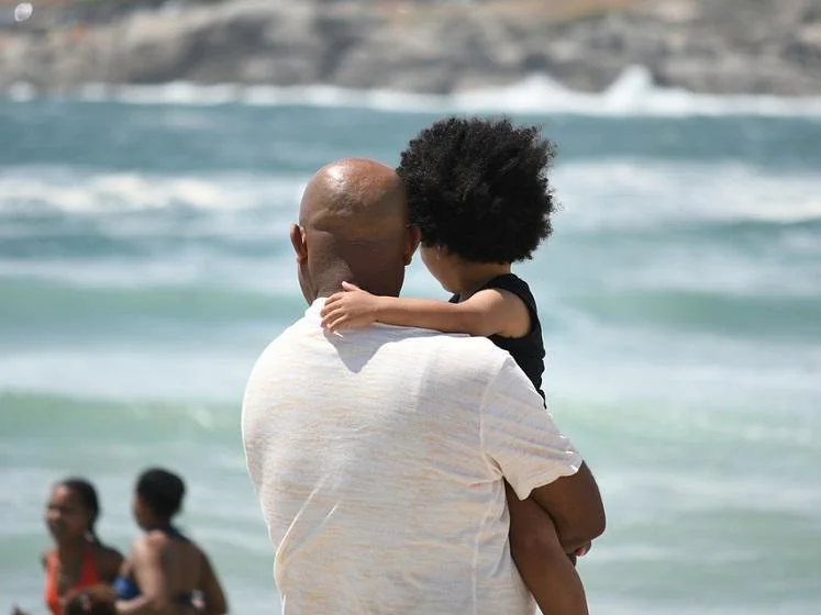 Father and daughter 747 560