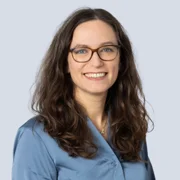 Laura Nurski Headshot