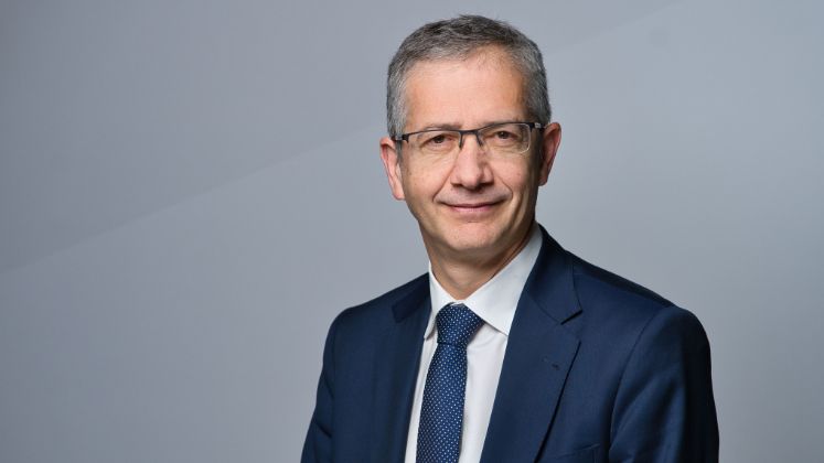 Headshot of Pablo Hernandez de Cos