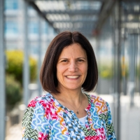 Headshot of Cosmina Dorobantu
