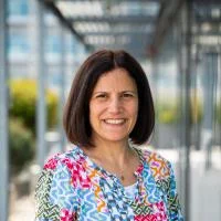 Headshot of Cosmina Dorobantu