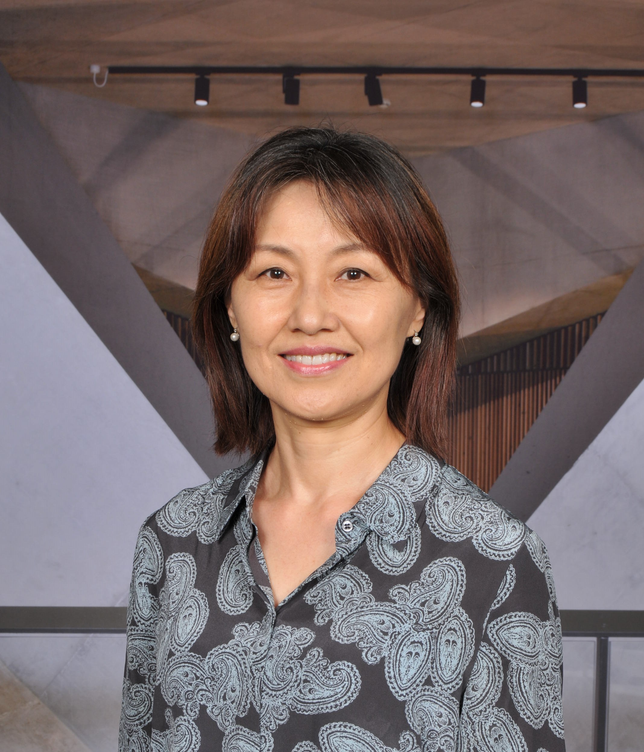 Headshot of Hyun-Jung Lee
