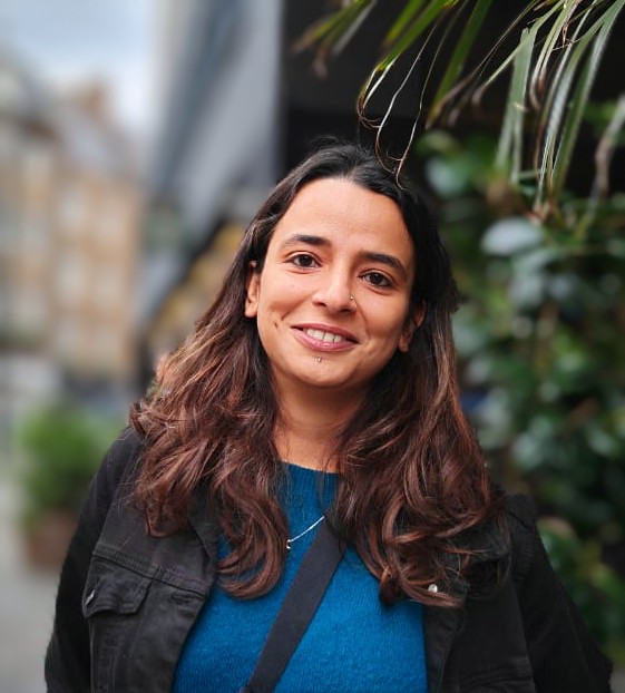 headshot of Akriti Mehta smiling at the camera