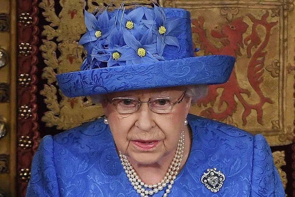 Queen Elizabeth II Brexit Europe Outfit