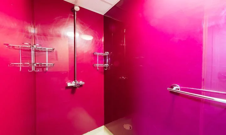 Rosebery Hall Shared Bathroom