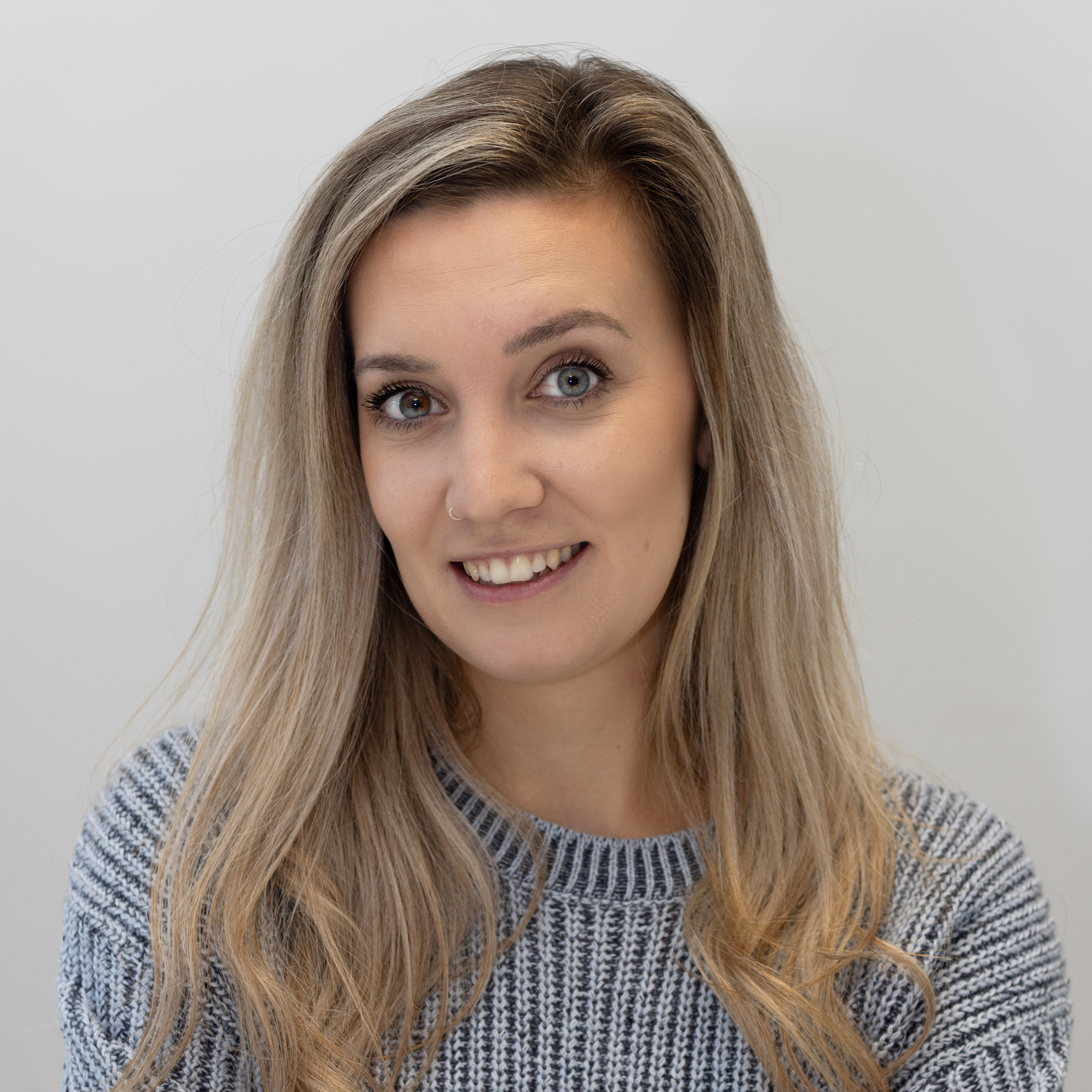 Rebecca Sealy Headshot 