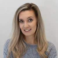 Rebecca Sealy Headshot