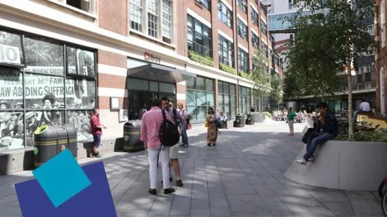 Students outside the LSE Library