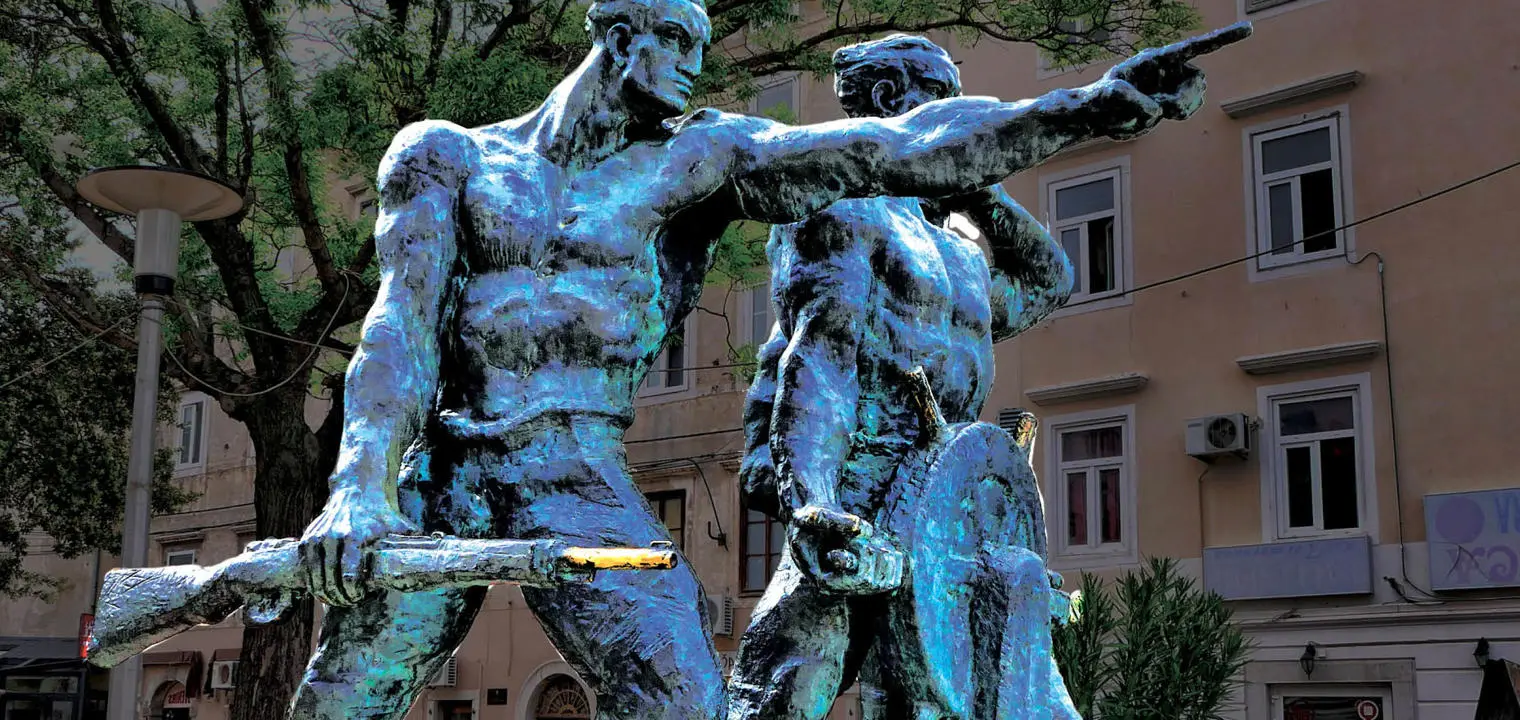 war memorial statue