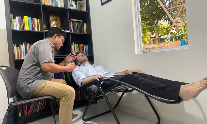 hypnosis man lying down on chair