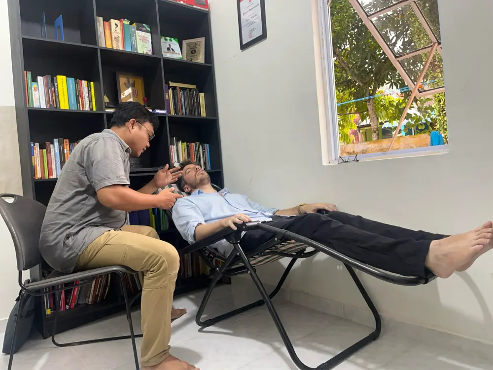 hypnosis man lying down on chair