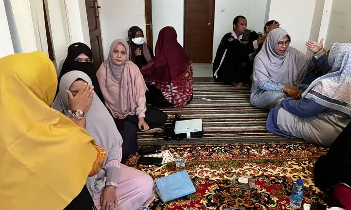 Indonesian people being hypnotised