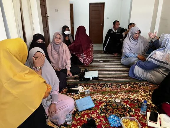 Indonesian people being hypnotised