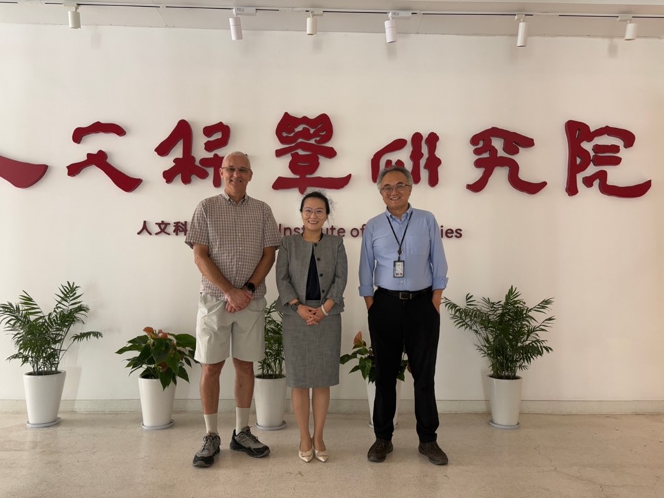 Qingfei Yin and faculty in China