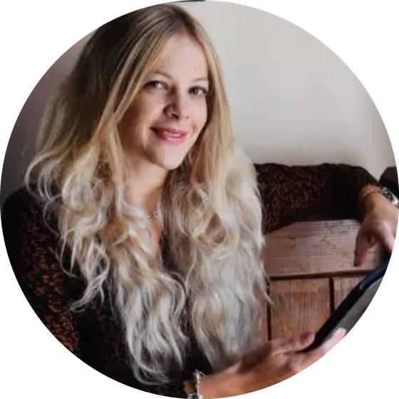 Image of Shelley Jones, smiling with long blond hair.