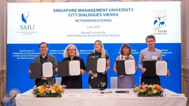 Representatives from the five founding institutions signed an agreement at a networking reception of the SMU City Dialogues Vienna in July 2025