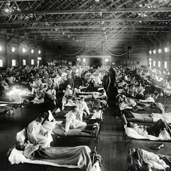 Black and white photo of patients in a makeshift Spanish Flu ward