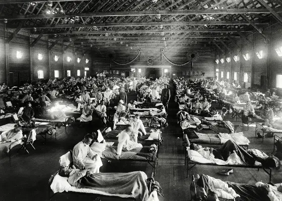 Black and white photo of patients in a makeshift Spanish Flu ward