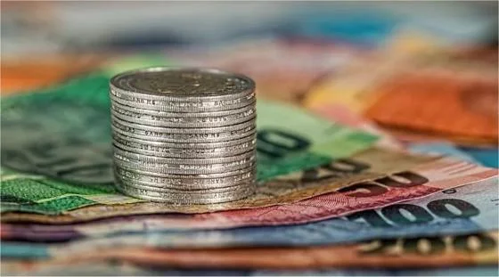 LSE School of Public Policy financial aid. Image of money.