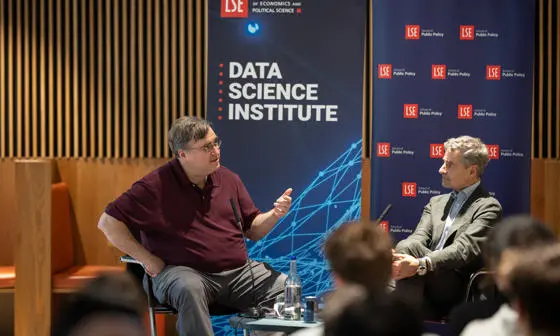 Reid Hoffman and Professor Andrés Velasco sit in conversation
