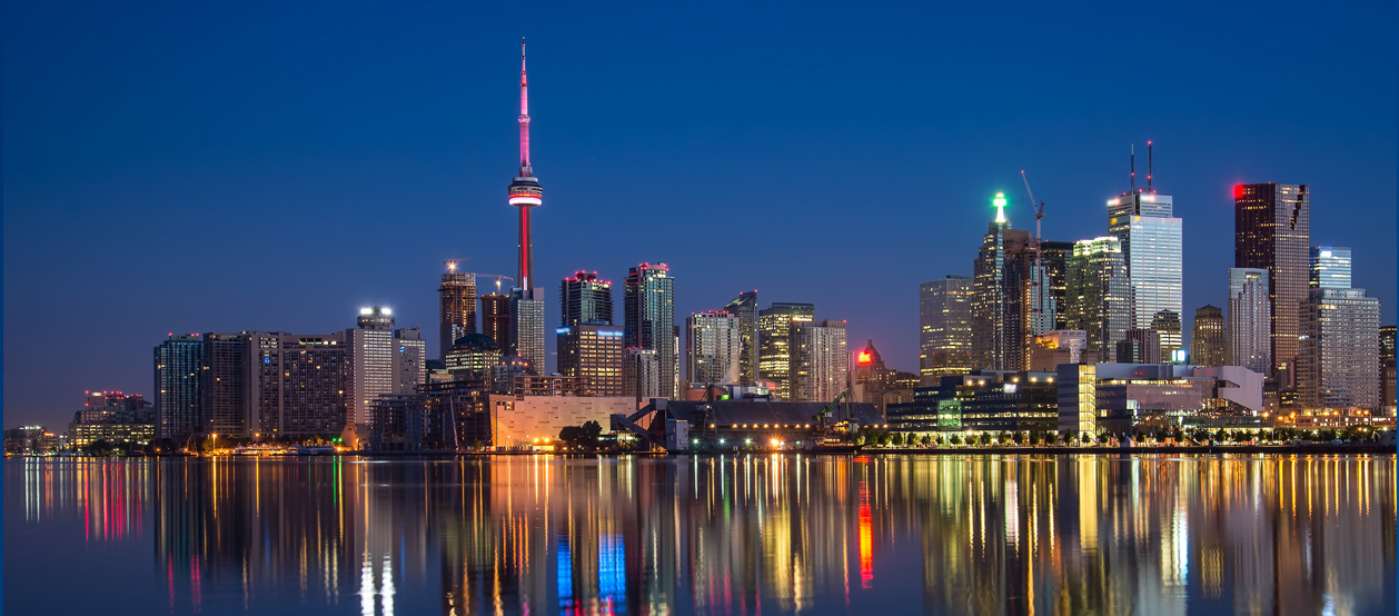 Toronto skyline at night.