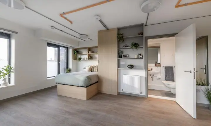 Large Single Ensuite Room