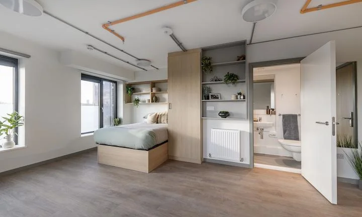 Large Single Ensuite Room