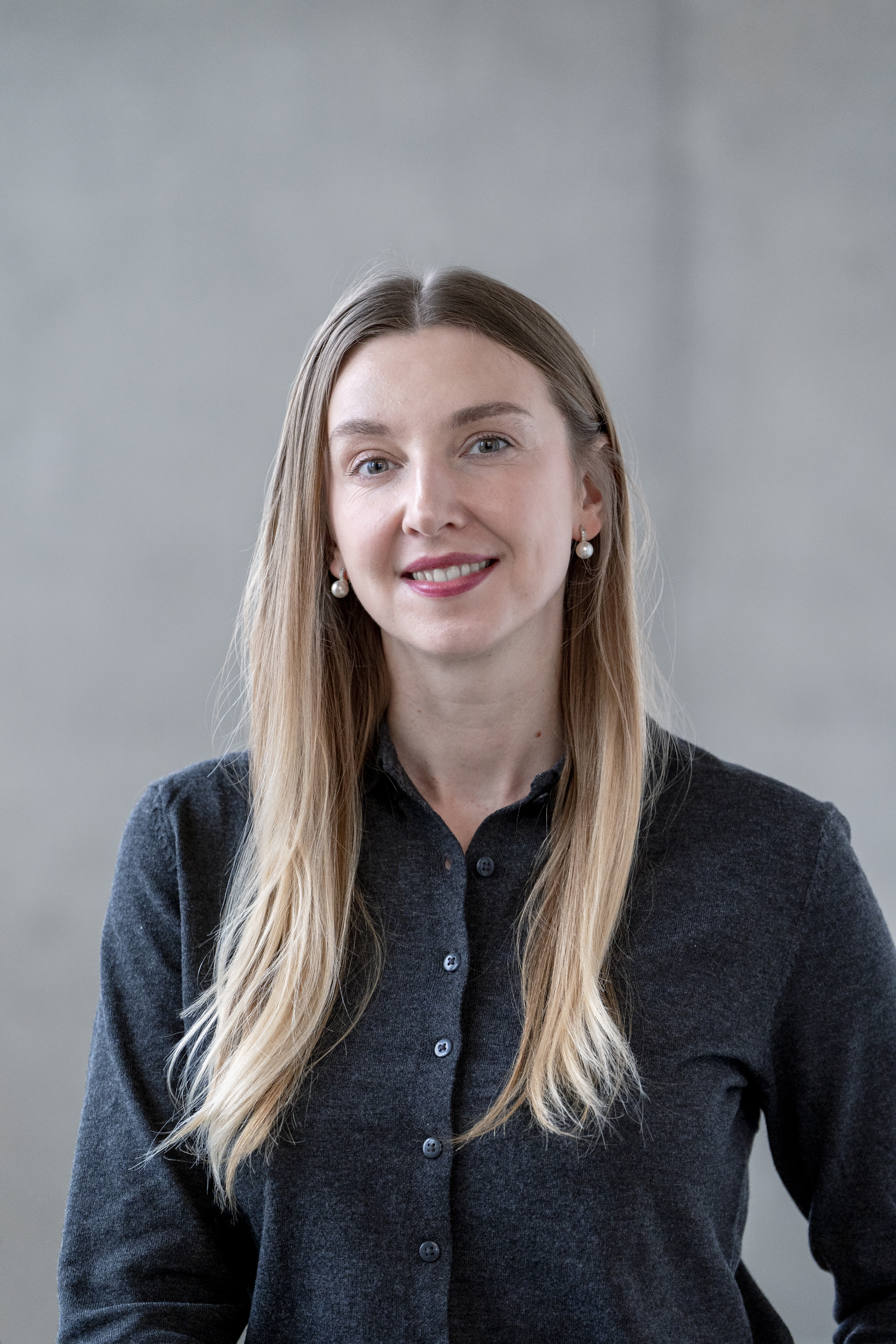 Alisa in graphite cardigan