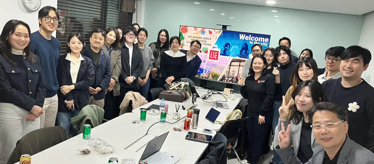 Alumni pose for a photo during Welcome to the City 2025 Seoul.