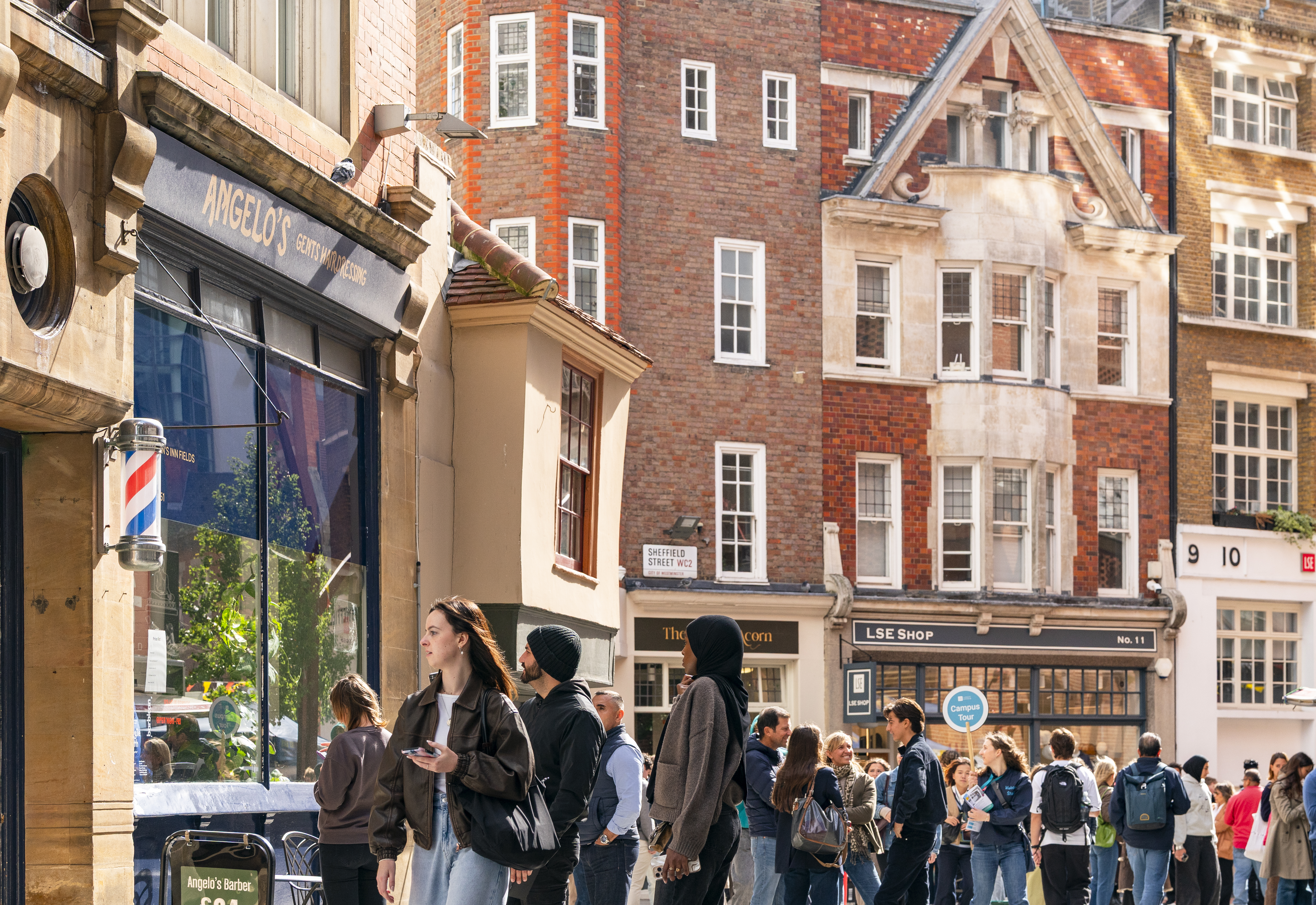 Students on LSE campus