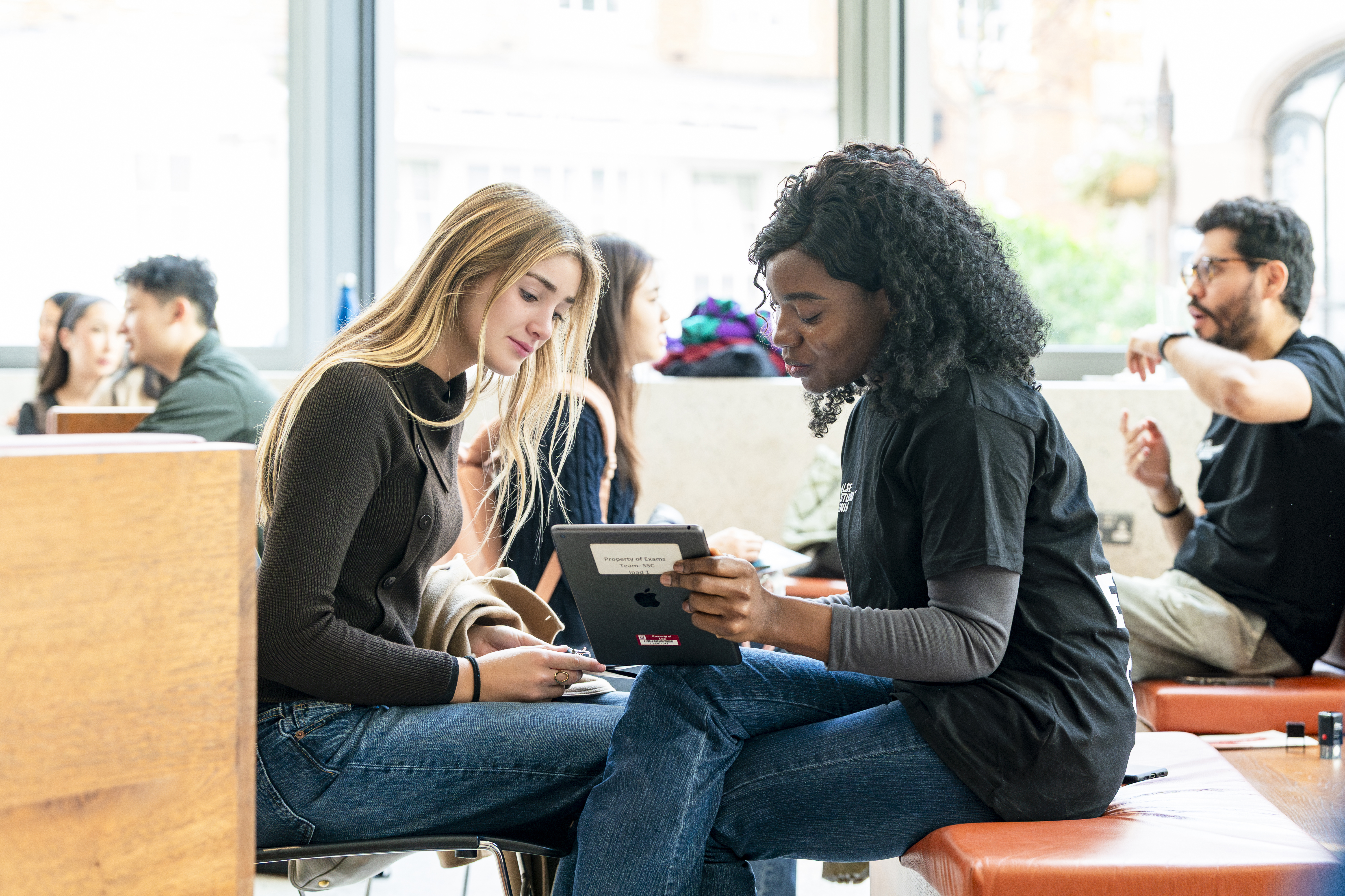 LSE Student receiving advice 