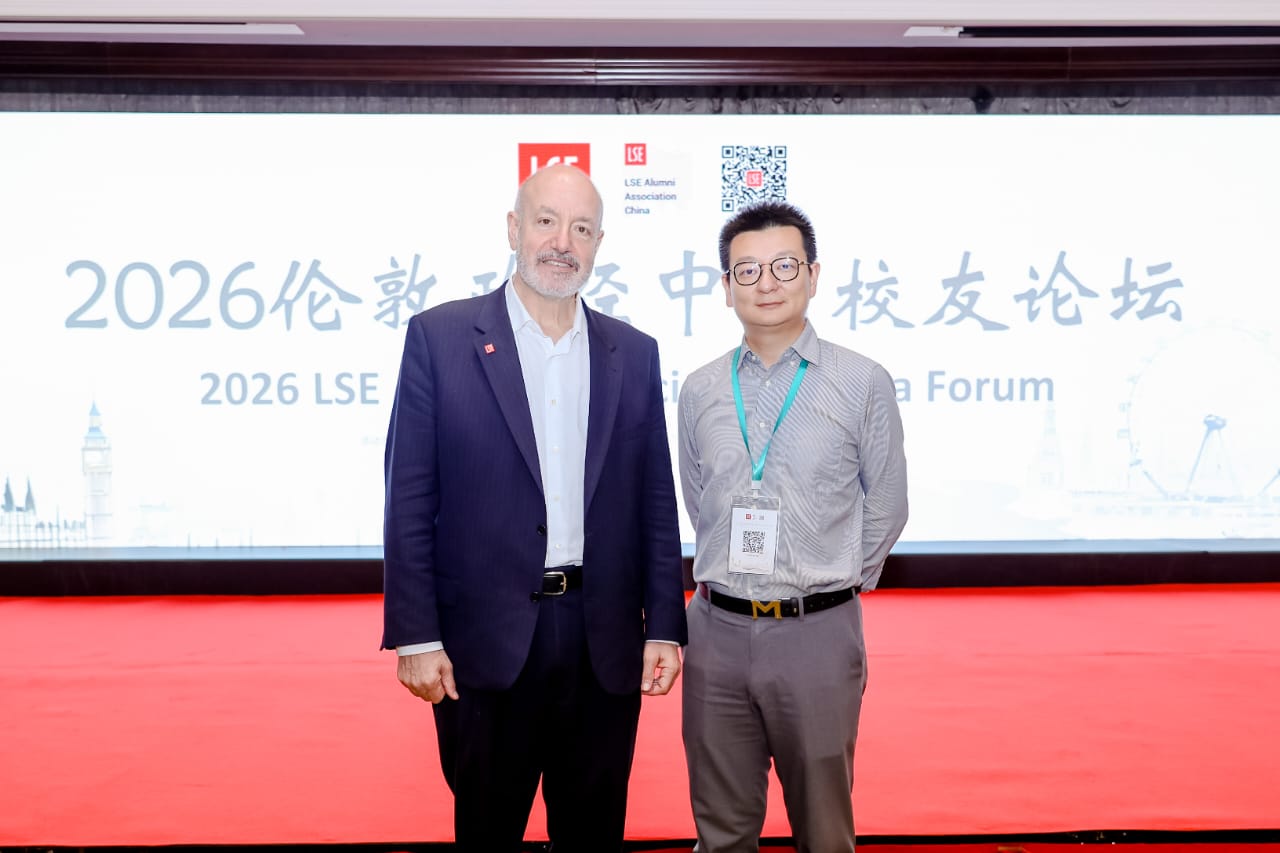 LSE President Larry Kramer posing with an individual at the LSE Alumni Association China event. 