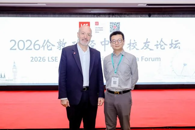 LSE President Larry Kramer posing with an individual at the LSE Alumni Association China event.